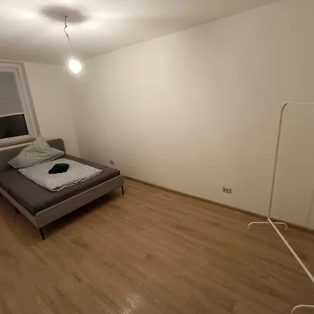 Beautiful With 3 Separate Bedrooms *