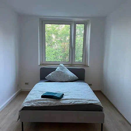 Beautiful With 3 Separate Bedrooms * Zeitz